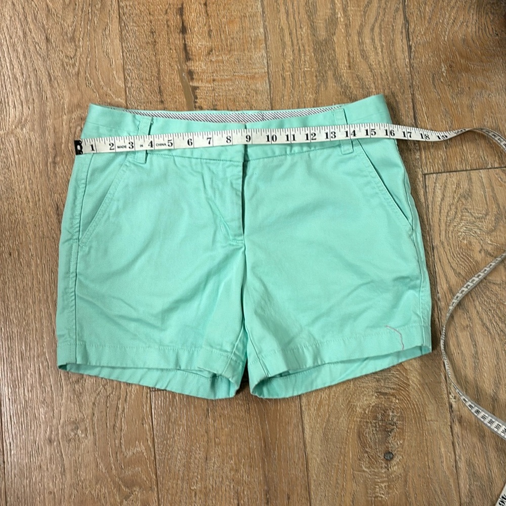 J Crew women’s chino shorts light mint color size 4